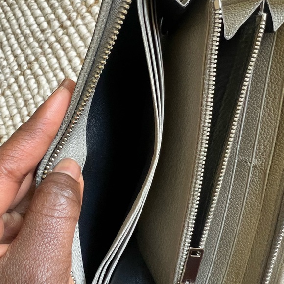 Pre loved Saint Laurent zippy wallet in grey available - Picture 5 of 8